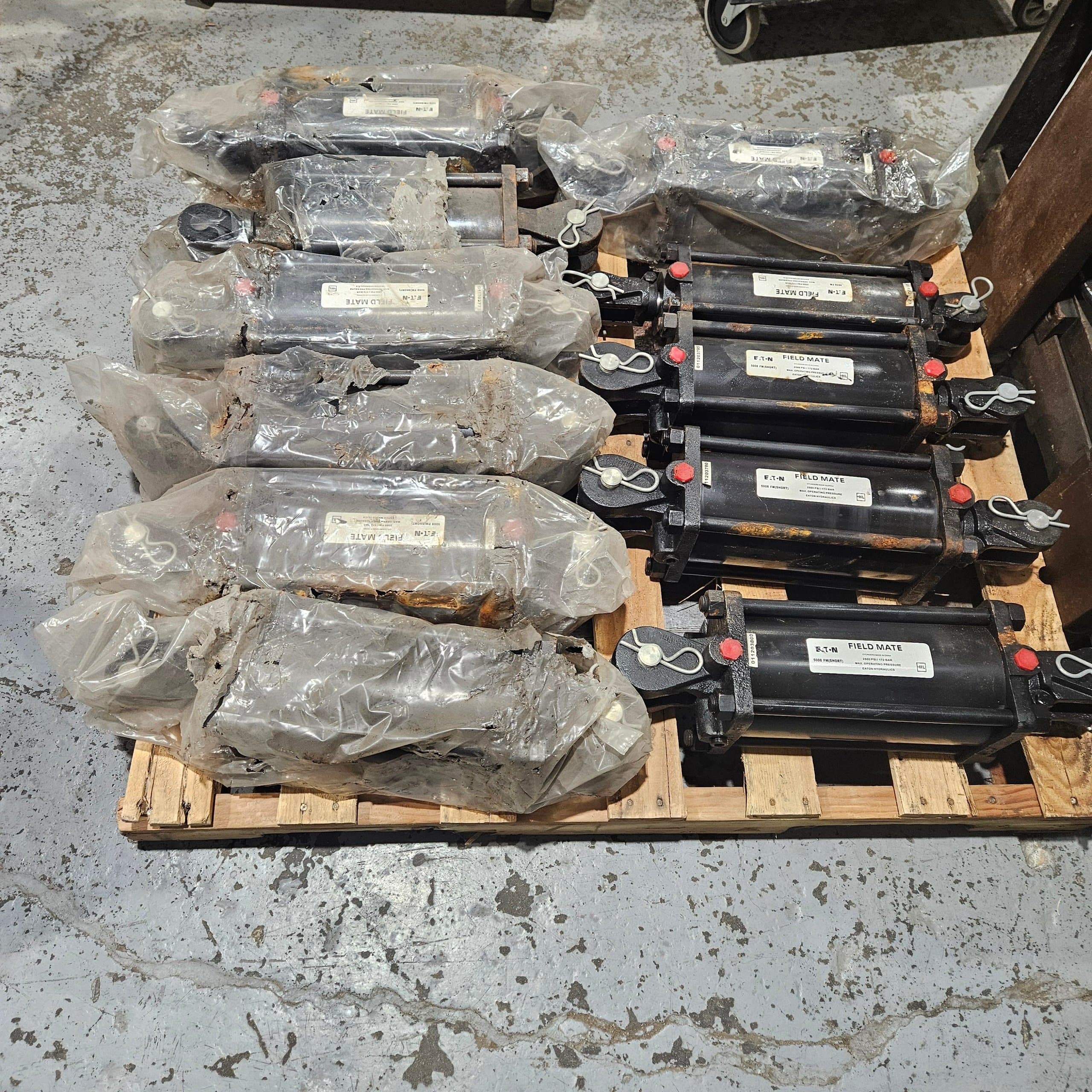 Lot of 12 Eaton Field Mate 5008 FM (Short) hydraulic tie-rod cylinders
