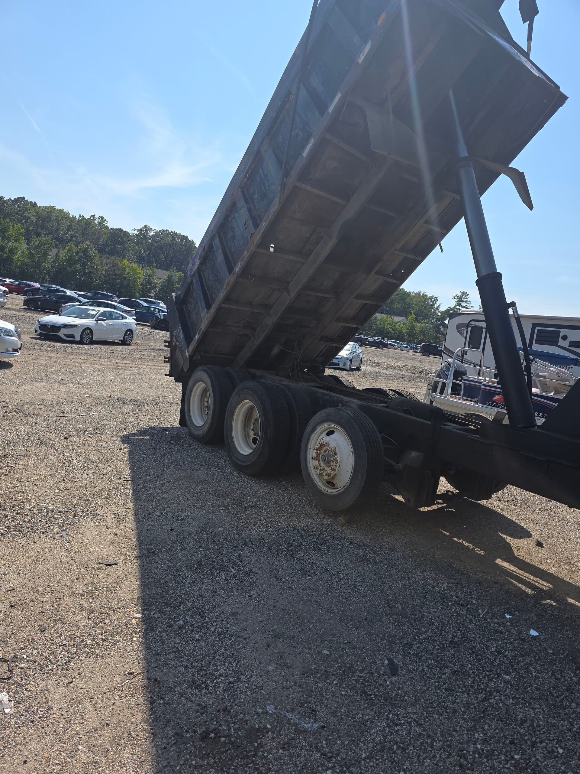 1995 International Tri-axle Cummins L10 photo 5