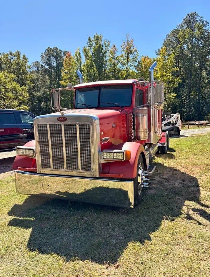 2005 Peterbilt 379 Sleeper Cab – CAT C15 Diesel