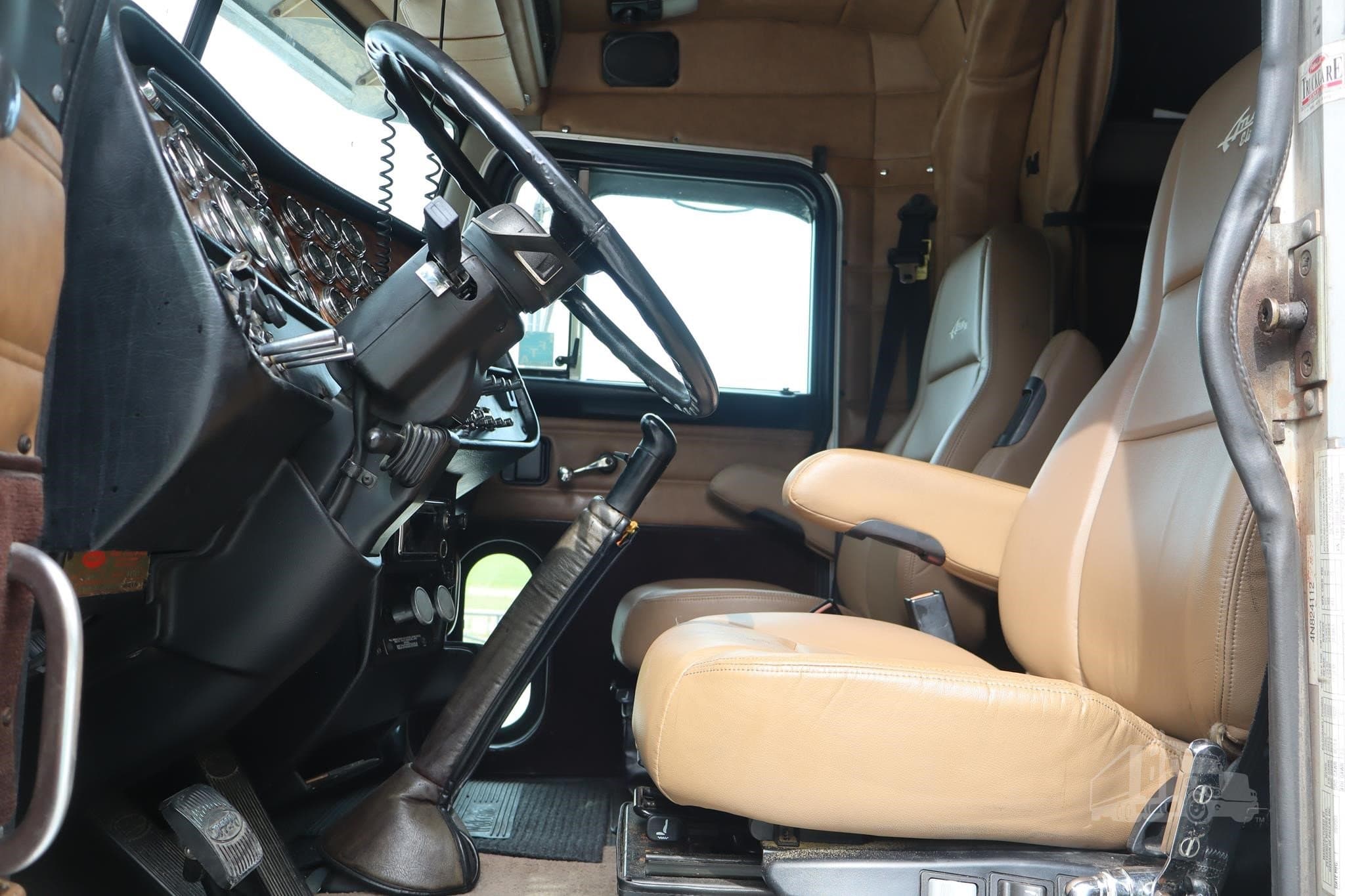 2004 PETERBILT 379 SLEEPER TRUCK — A/C photo 6