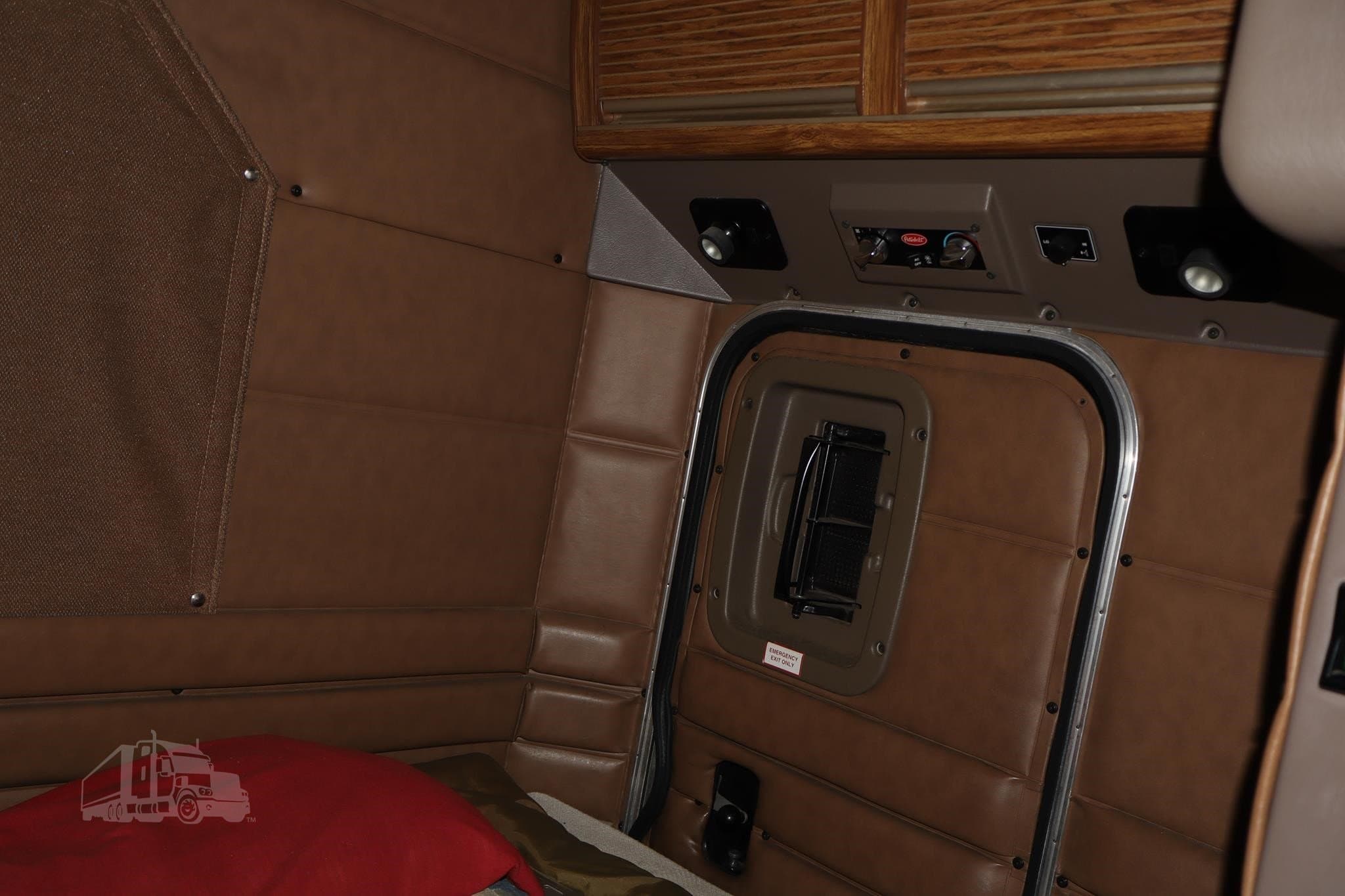 2004 PETERBILT 379 SLEEPER TRUCK — A/C photo 8