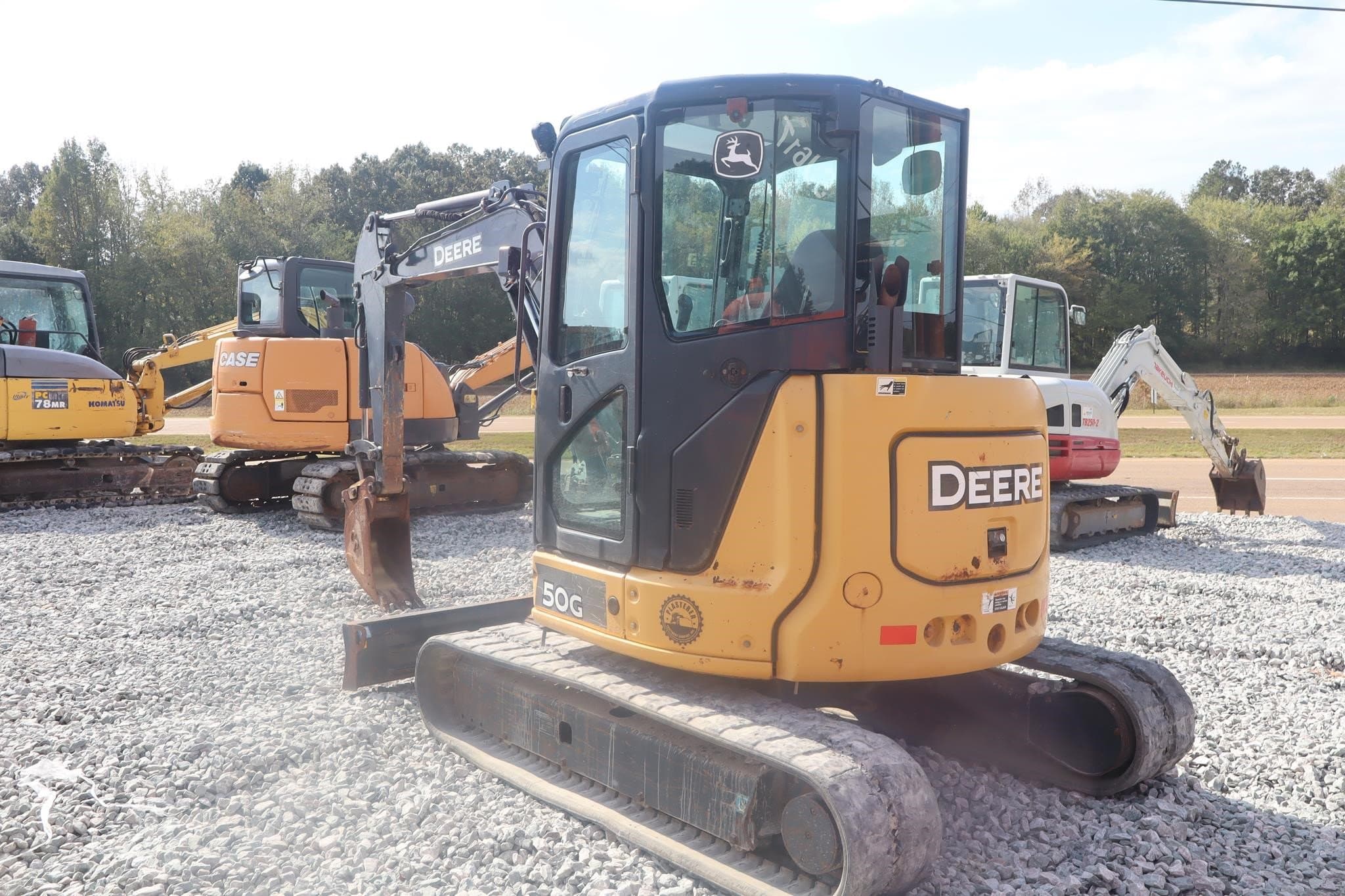 ZERO-TAIL-SWING DEERE 50G WITH QUICK COUPLER photo 2