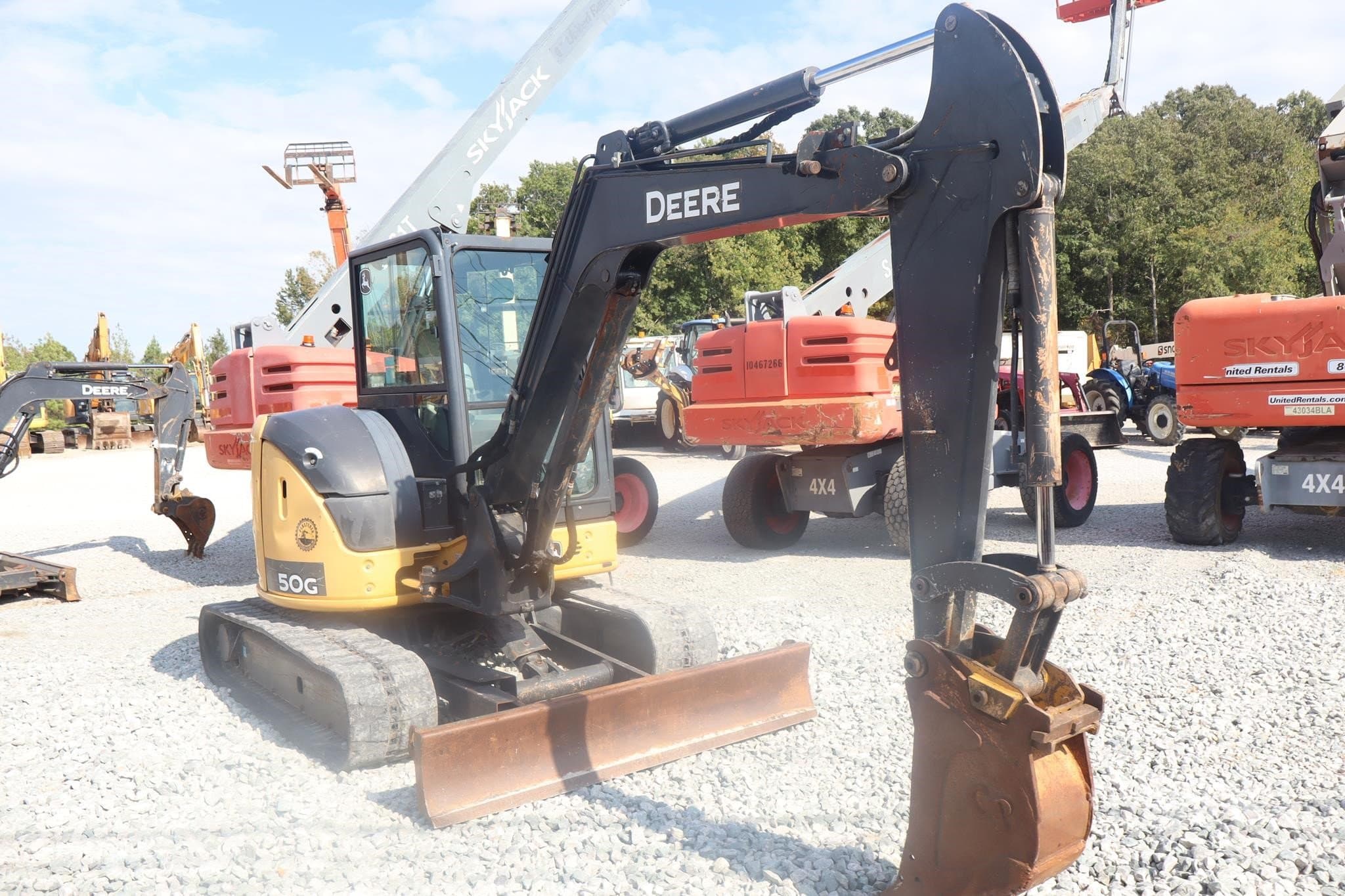 ZERO-TAIL-SWING DEERE 50G WITH QUICK COUPLER photo 6
