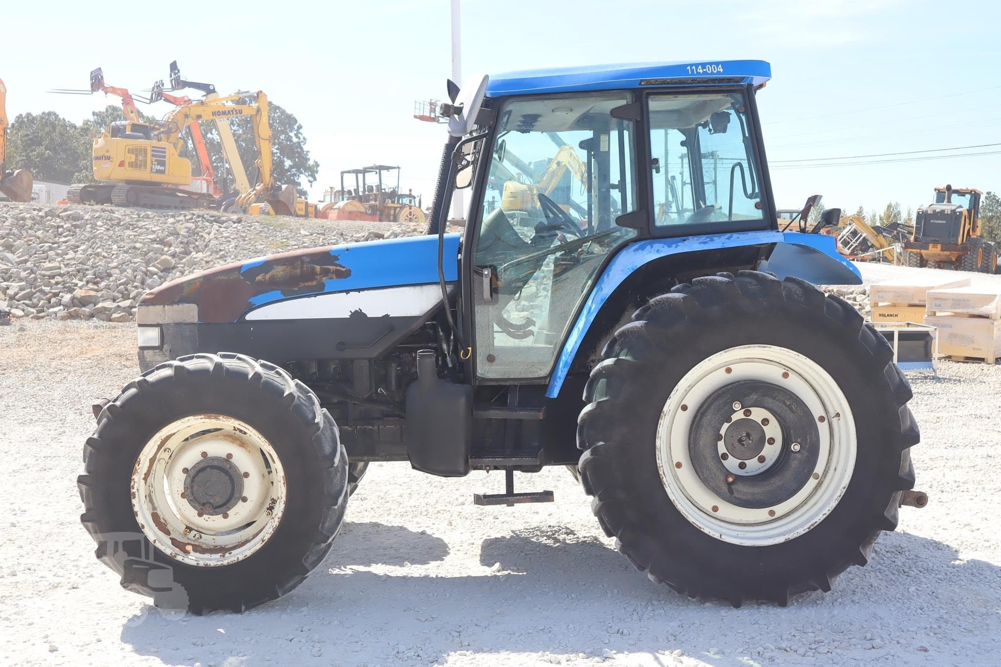 140 HP, 4WD, CAB WITH HEAT AND A/C — ONLY 1,688 HOURS photo 2
