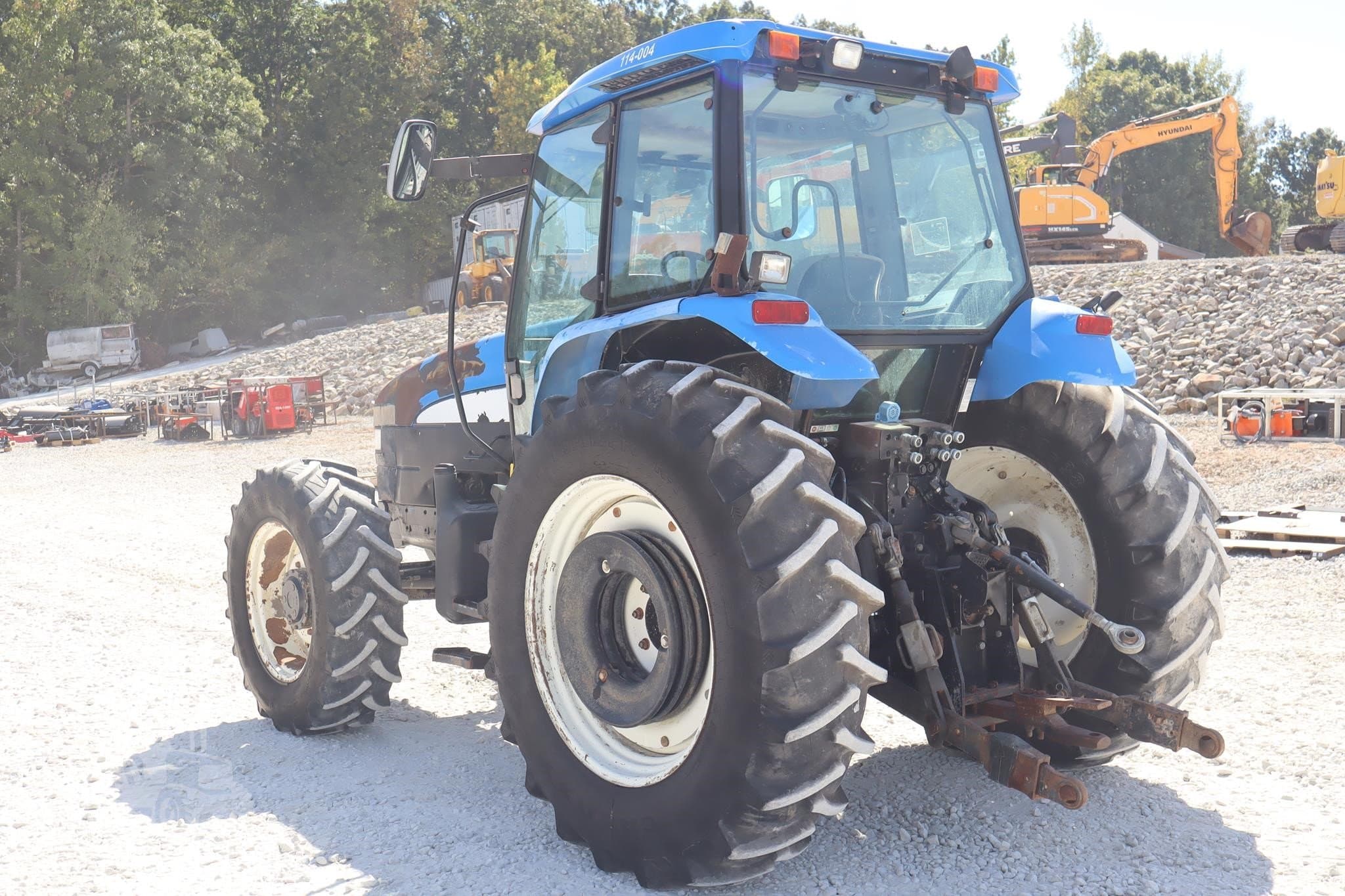 140 HP, 4WD, CAB WITH HEAT AND A/C — ONLY 1,688 HOURS photo 3