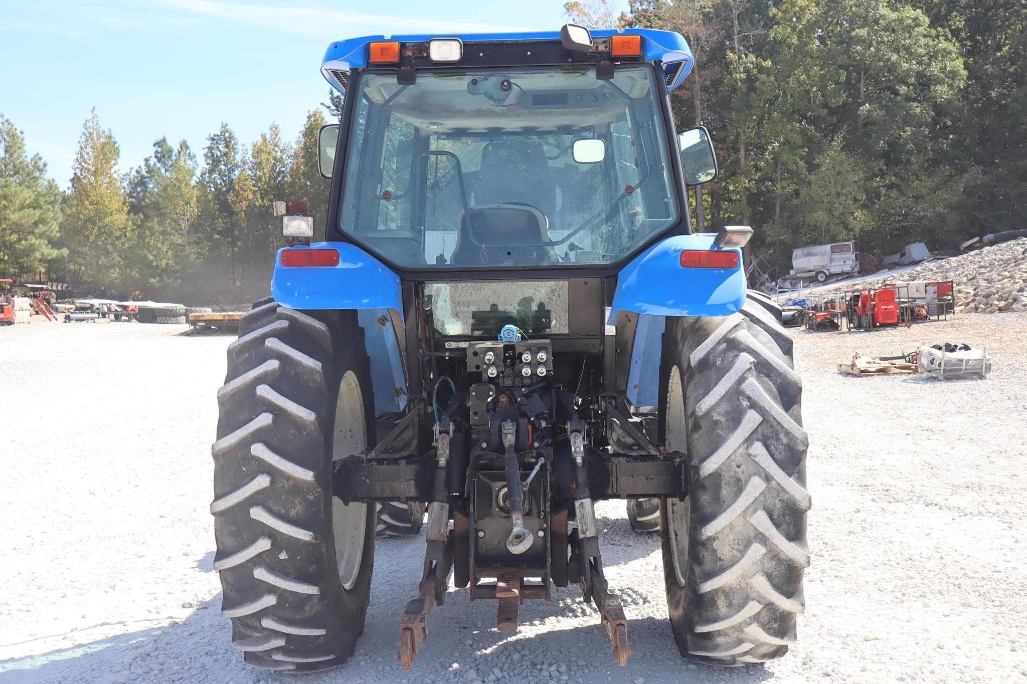 140 HP, 4WD, CAB WITH HEAT AND A/C — ONLY 1,688 HOURS photo 4