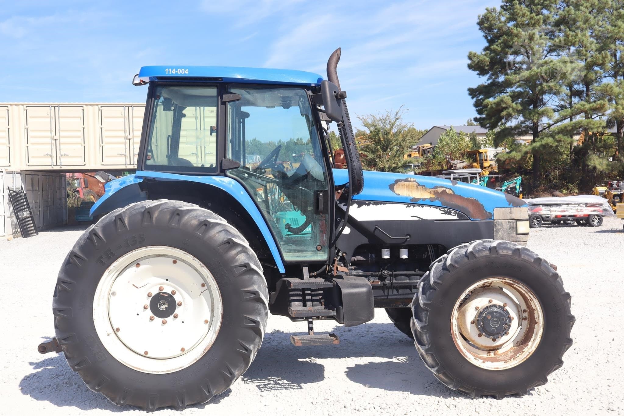 140 HP, 4WD, CAB WITH HEAT AND A/C — ONLY 1,688 HOURS photo 5