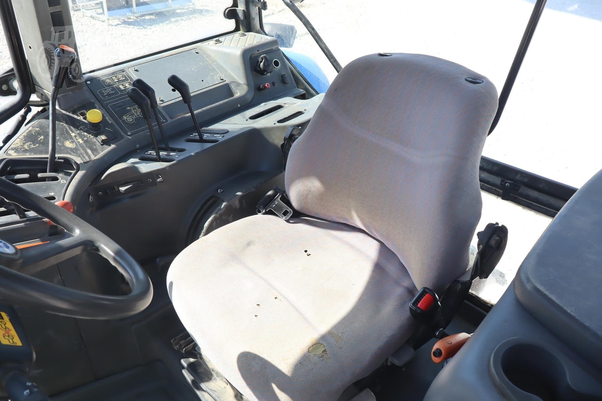 140 HP, 4WD, CAB WITH HEAT AND A/C — ONLY 1,688 HOURS photo 7