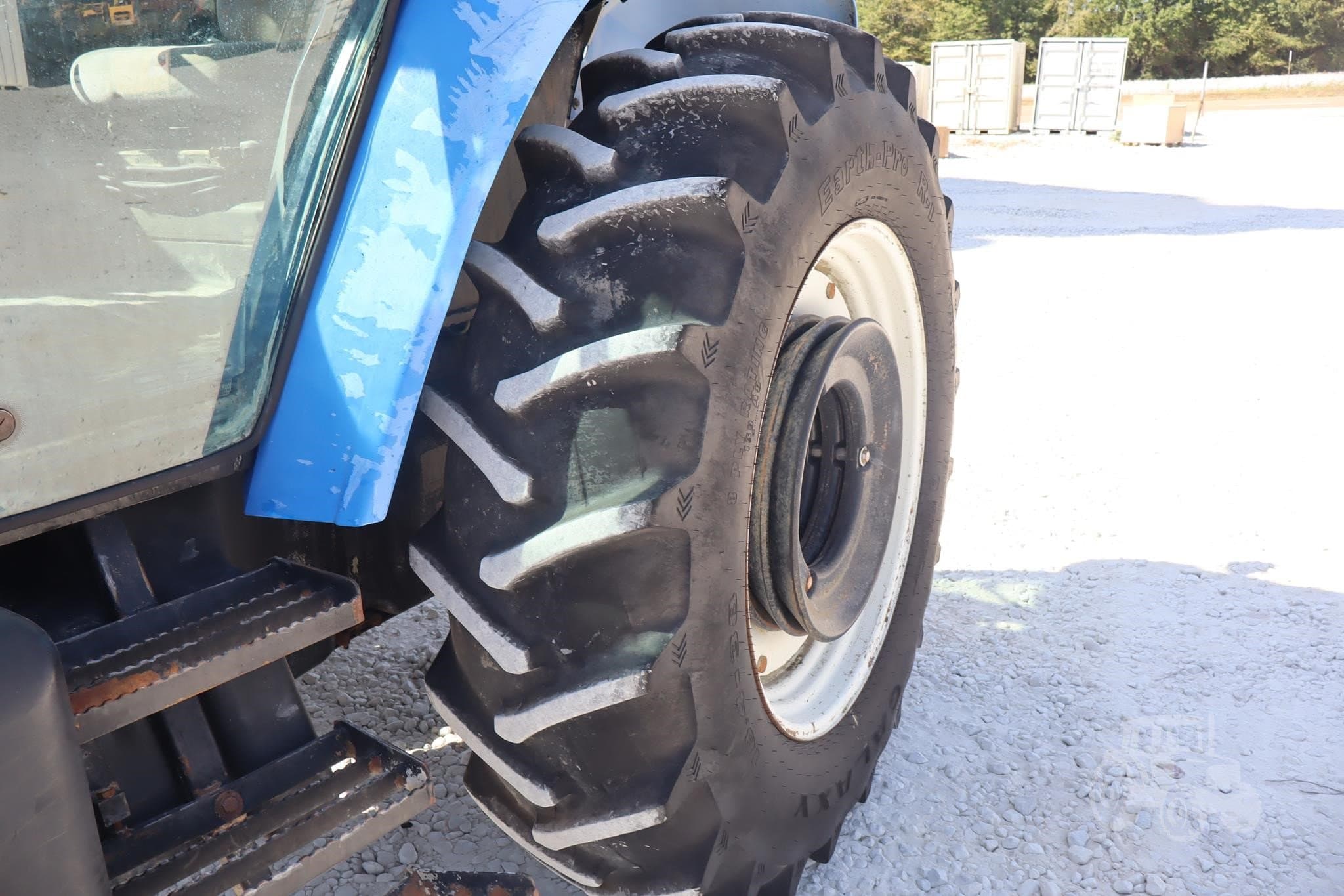 140 HP, 4WD, CAB WITH HEAT AND A/C — ONLY 1,688 HOURS photo 10