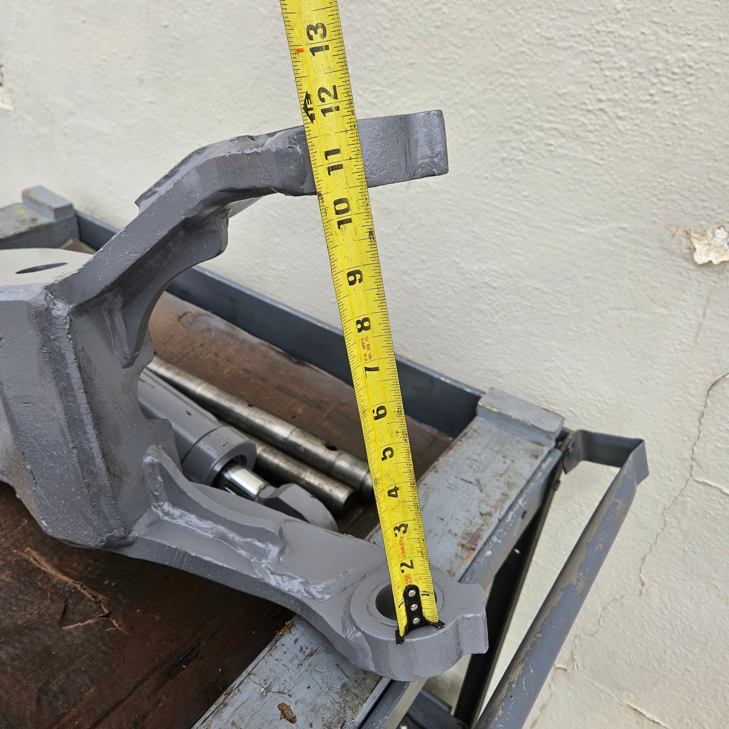 Kubota K7902 hydraulic cylinder and thumb photo 4