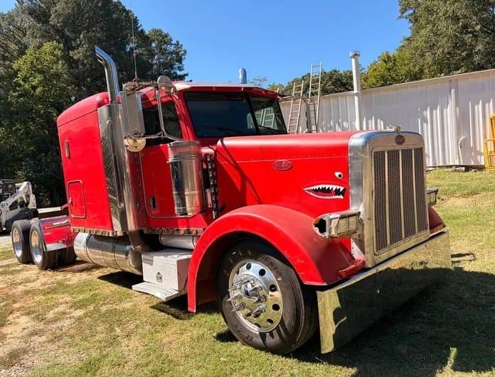 2005 Peterbilt 379 Sleeper Cab – CAT C15 Diesel photo 2
