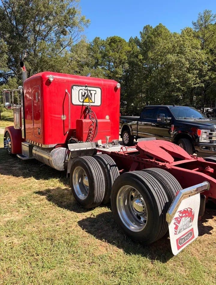 2005 Peterbilt 379 Sleeper Cab – CAT C15 Diesel photo 4