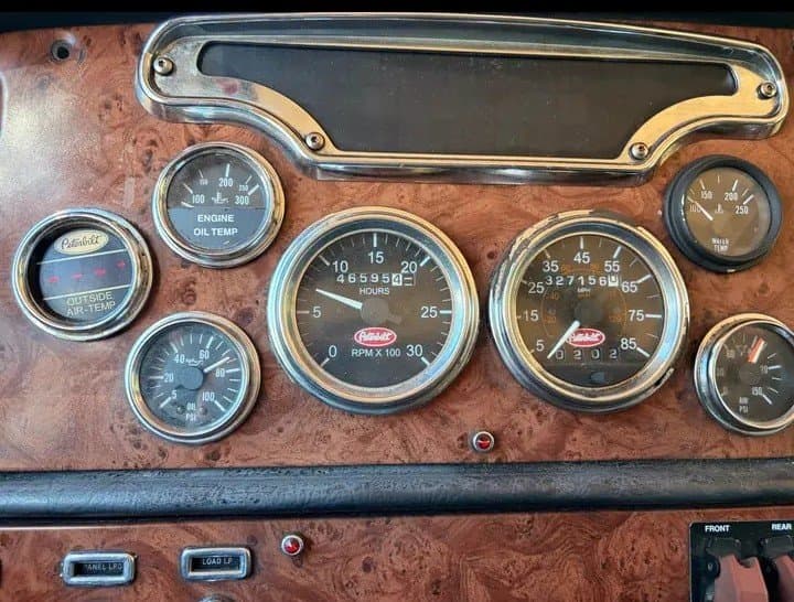 2005 Peterbilt 379 Sleeper Cab – CAT C15 Diesel photo 7