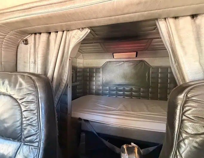 2005 Peterbilt 379 Sleeper Cab – CAT C15 Diesel photo 10
