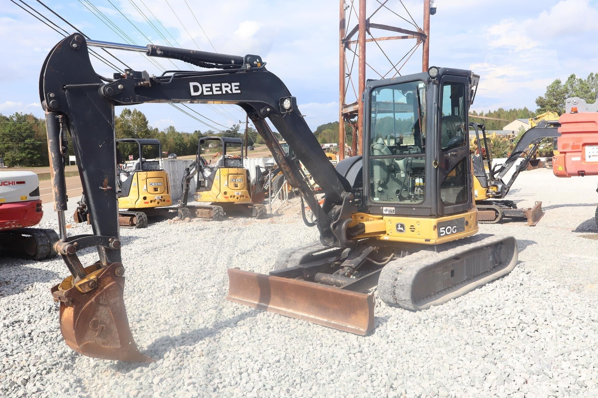 ZERO-TAIL-SWING DEERE 50G WITH QUICK COUPLER